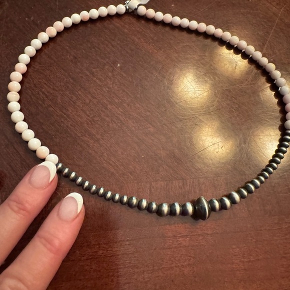 Native Pink Conch and Silver Navaho Bead Necklace - Picture 3 of 8